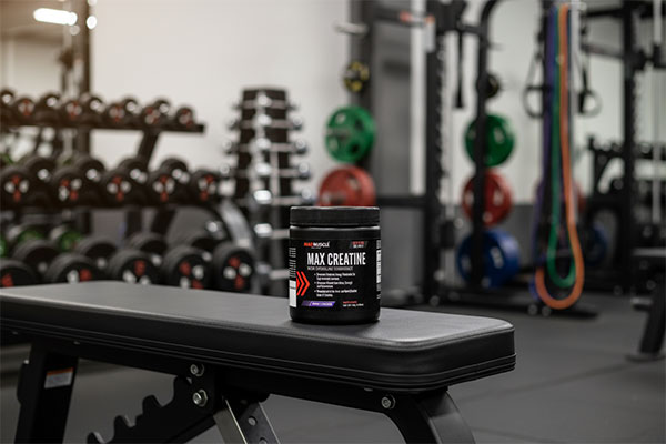 پودر مکس کراتین مکس ماسل نوتریشن در محیط ورزشی
