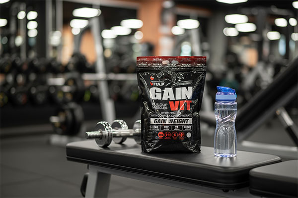 پودر گین ویت ویتاپی 4500 گرم در محیط ورزشی