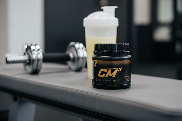 پودر کراتین سی ام 3 ترک نوتریشن 250 گرمی در محیط ورزشی