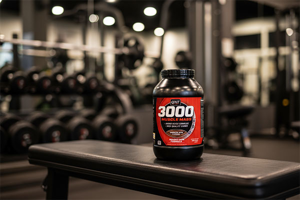 پودر گینر ماسل مس 3000 کیو ان تی در محیط باشگاه