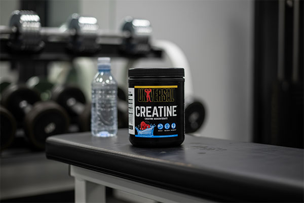 پودر کراتین یونیورسال نوتریشن در محیط باشگاه