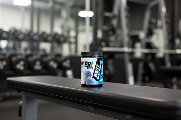 پودر بست گلوتامین بی پی آی اسپورت در محیط ورزشی