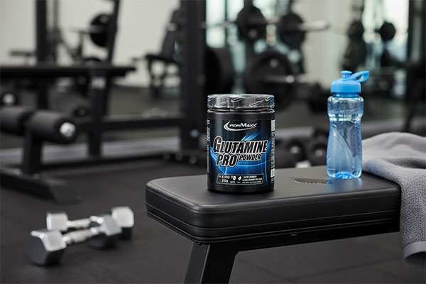 پودر گلوتامین پرو آیرون مکس در محیط ورزشی