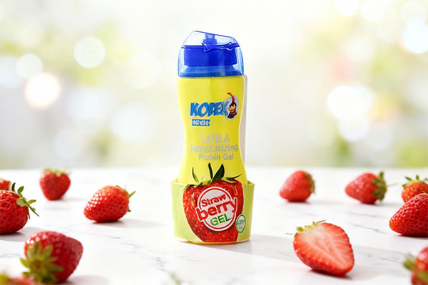 ژل روان کننده کدکس توت فرنگی با توت فرنگی تازه