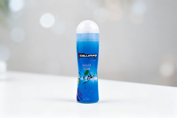 ژل تاخیری گالاردو نعنا و یخ روی سطح سفید