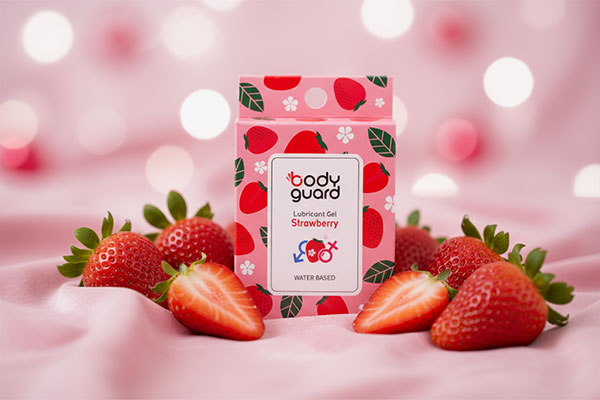 ژل لوبریکانت توت فرنگی بادیگارد با توت فرنگی تازه