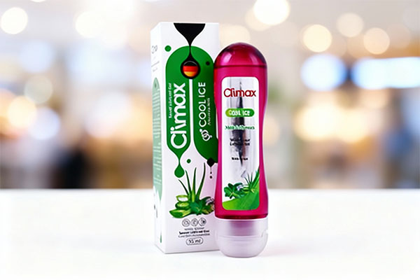 ژل روان کننده کلایمکس آلوئه ورا و نعناع روی سطح سفید