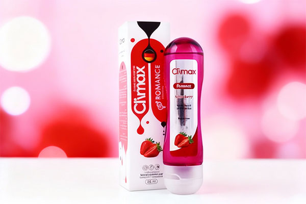 ژل لوبریکانت کلایمکس توت فرنگی روی سطح سفید