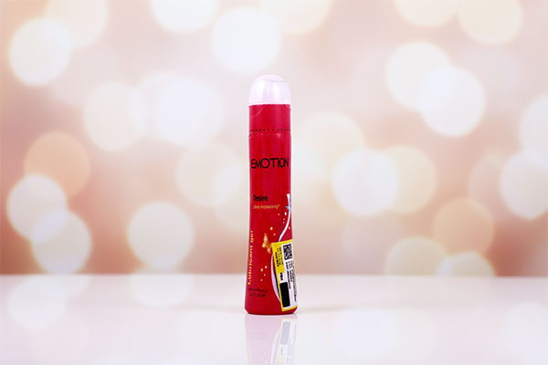 ژل لوبریکانت ایموشن دیزایر صورتی روی سطح سفید