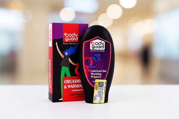ژل لوبریکانت ارگاسم و گرم کننده بادیگارد روی سطح سفید