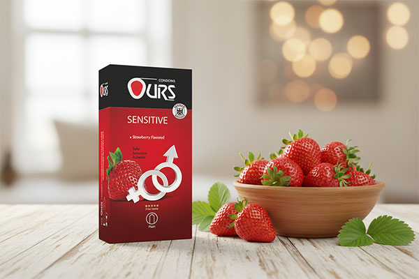 کاندوم حساس توت فرنگی اورز کنار توت فرنگی تازه