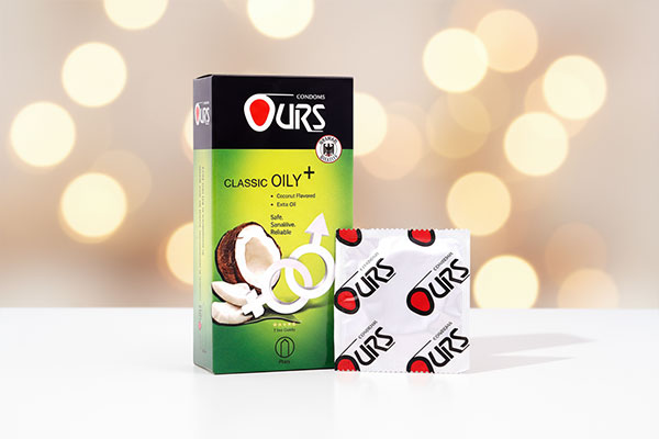 کاندوم اویلی پلاس اورز در محیط مینیمال