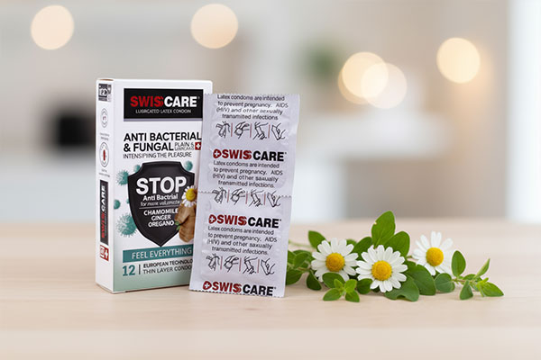 کاندوم ضد قارچ سوئیس کر در کنار عناصر طبیعی