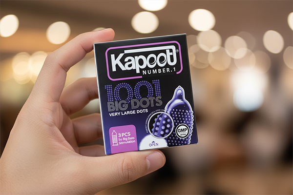 کاندوم خاردار کاپوت 3 عددی در دست