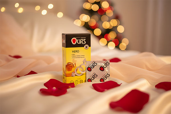 کاندوم هیرو عسل و موز اورز در فضایی رمانتیک