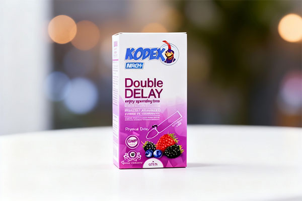 کاندوم تاخیری دابل دیلی کدکس 10 عددی روی سطح سفید