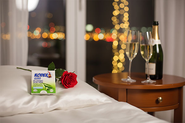 کاندوم آلوئه ورا کدکس در محیطی رمانتیک