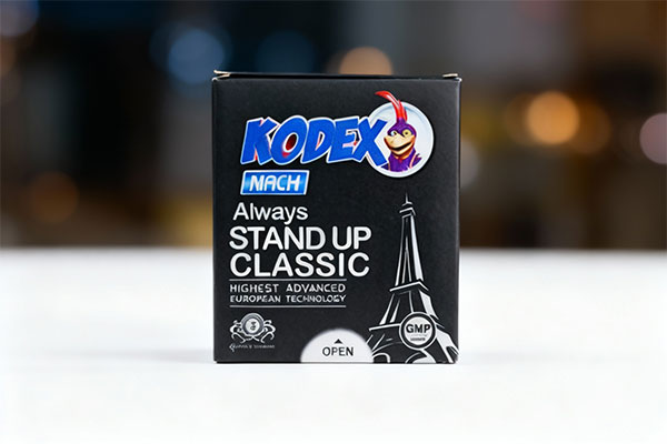 کاندوم استند آپ کلاسیک کدکس 3 عددی روی سطح سفید