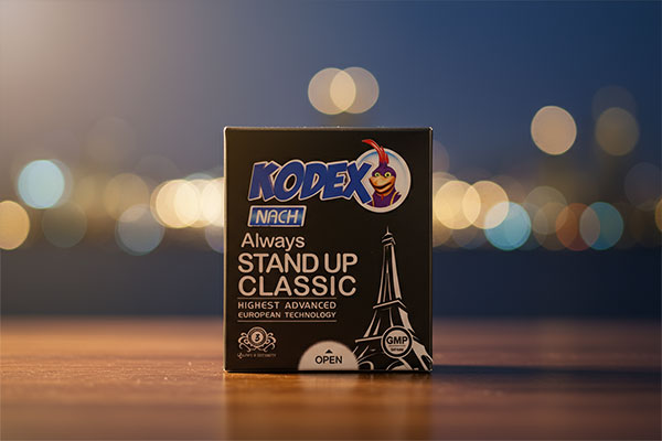 نمای نزدیک از بستهبندی کاندوم استنداپ کلاسیک کدکس