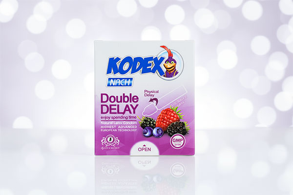 کاندوم تاخیری دابل دیلی کدکس 3 عددی روی سطح سفید