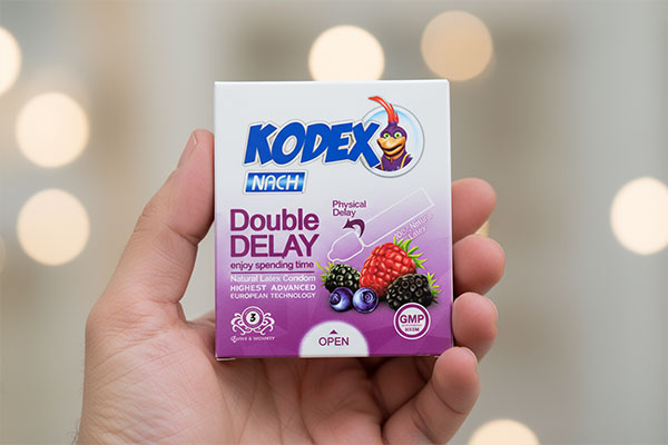 کاندوم تاخیری مضاعف کدکس در دست