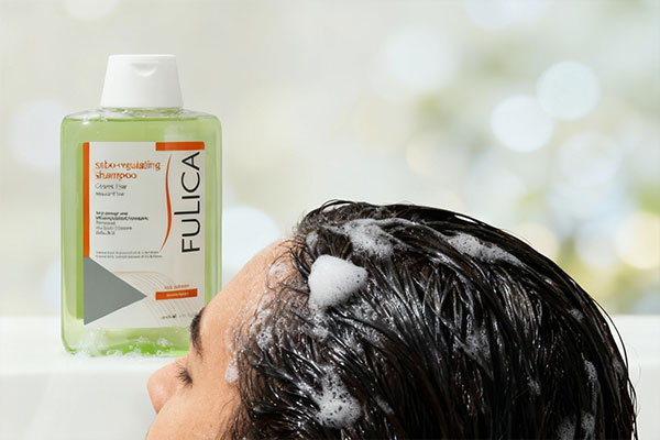 شستشوی مو با شامپو فولیکا مخصوص موهای چرب