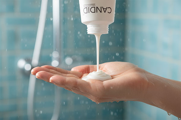 شامپو بدون سولفات کاندید برای موهای رنگ شده در حال استفاده