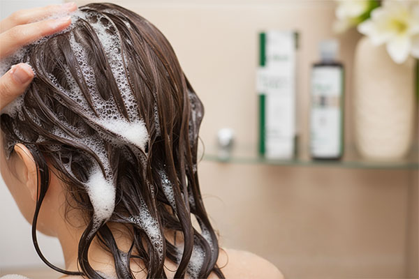 شامپو اوره ثمین برای آبرسانی مو