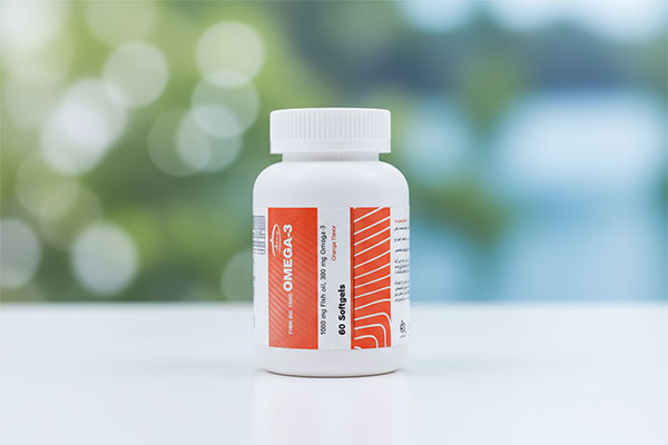 کپسول امگا 3 1000 کارن 60 عددی روی سطح سفید
