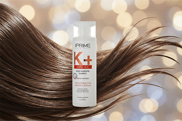 شامپو موهای کراتین شده +K پریم روی پیشخوان حمام