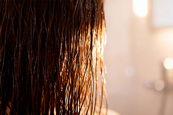 موهای درخشان پس از استفاده از شامپو موهای رنگ شده آنجلو