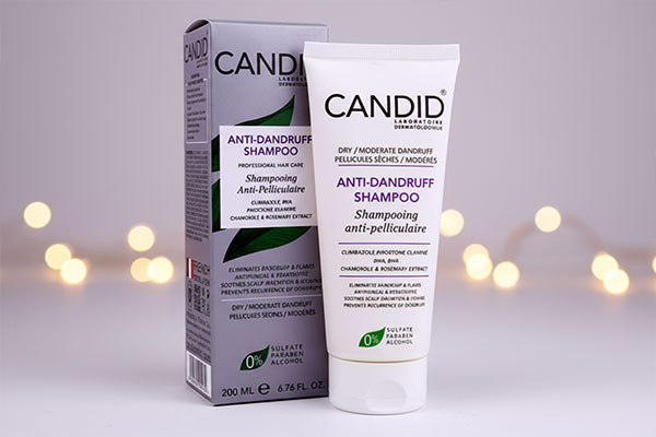 نمای نزدیک شامپو ضد شوره موی خشک و ملایم کاندید