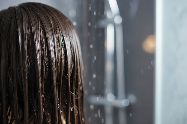 موهای براق و نرم پس از استفاده از شامپو ماینوکسی لافارر