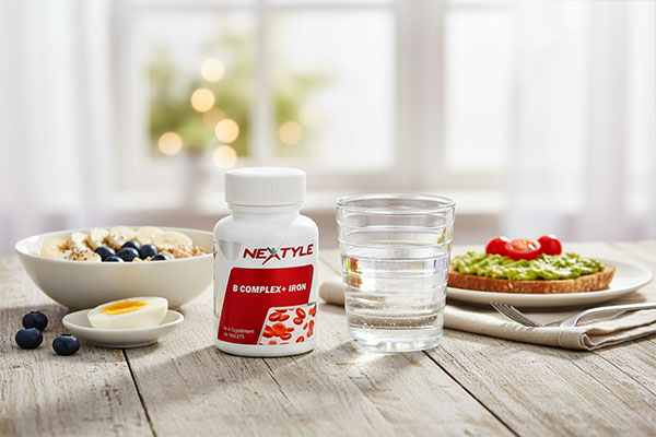 قرص ب کمپلکس پلاس آهن نکستایل کنار صبحانه سالم