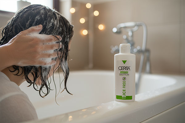 استفاده از شامپو لایس فری سریتا روی موهای خیس