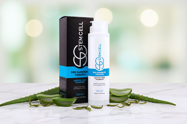 شامپو ضد شوره موهای خشک استم سل در کنار مواد طبیعی