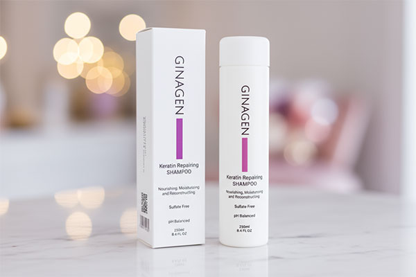 شامپو ترمیم کننده بعد از کراتین ژیناژن روی سطح مرمر سفید