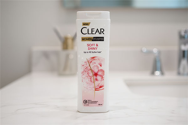 بطری شامپو ضد شوره بانوان کلیر 400 میلی لیتری