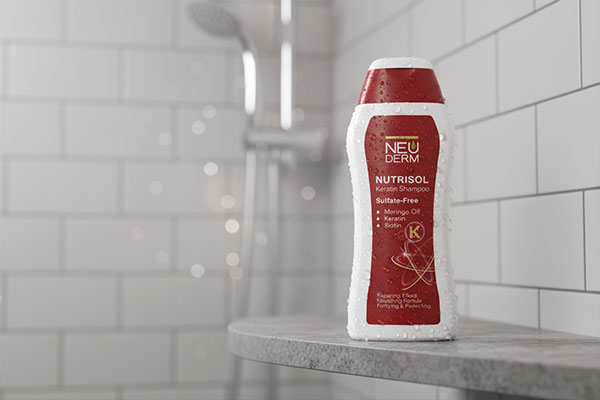 شامپو بدون سولفات نئودرم در محیط حمام با قطرات آب