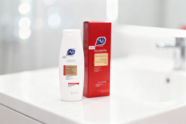 شامپو بدون سولفات کالر فیکس اس وی آی روی پیشخوان حمام