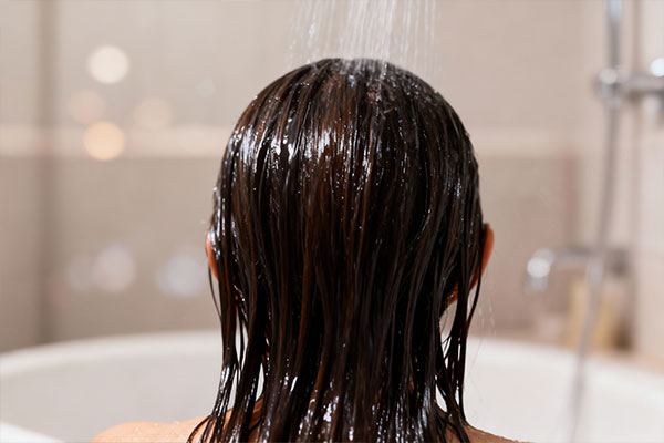 شستشوی مو با شامپو جوانه گندم مخصوص موهای چرب سیوند