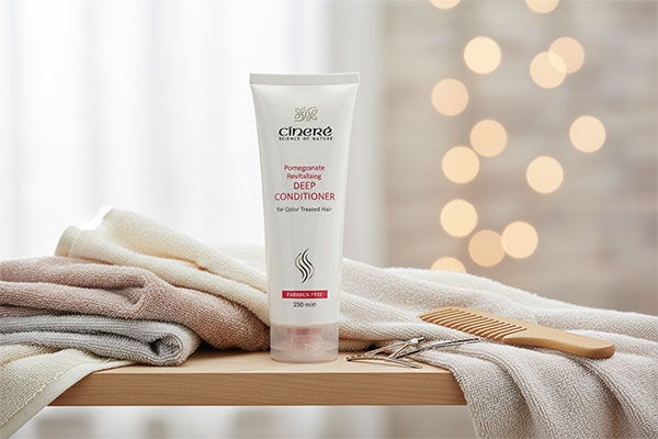 نرم کننده عمیق موی رنگ شده سینره روی قفسه حمام