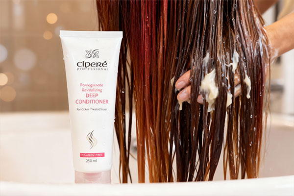 استفاده از نرم کننده سینره برای موهای رنگ شده روی موهای خیس