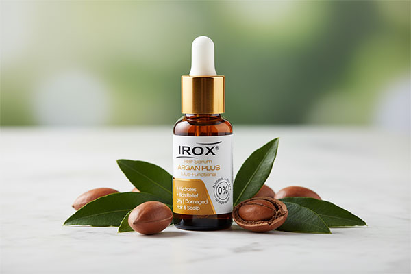 سرم موی آرگان پلاس ایروکس روی سطح مرمر سفید