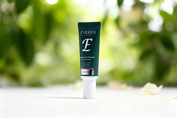 تصویر کرم تقویت کننده ابرو کراستم اویدرم روی سطح سفید