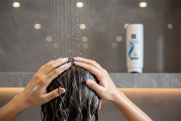 کاربرد نرم کننده موی نوتری دیلی مای روی موهای خیس