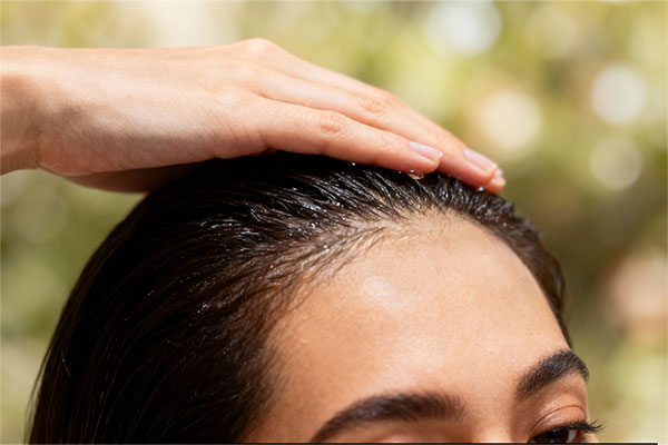 نحوه استفاده از لوسیون تقویت کننده مو دئودراگ روی پوست سر