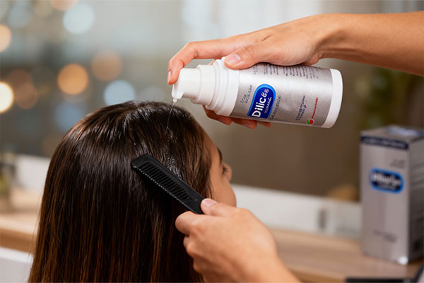 نحوه استفاده از لوسیون دای لیس روی مو