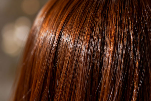 موهای درخشان با سرم مو موهای رنگ شده و آسیب دیده بیول