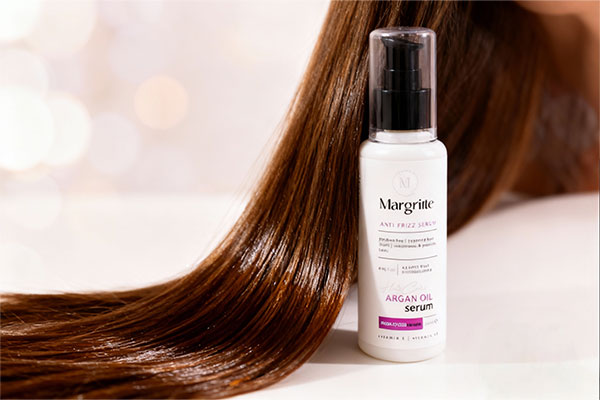 نحوه استفاده از سرم ضد وز مو مارگریت روی موهای نمدار